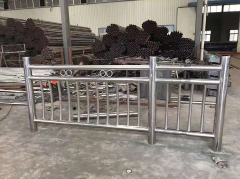 不鏽鋼管（guǎn）護欄